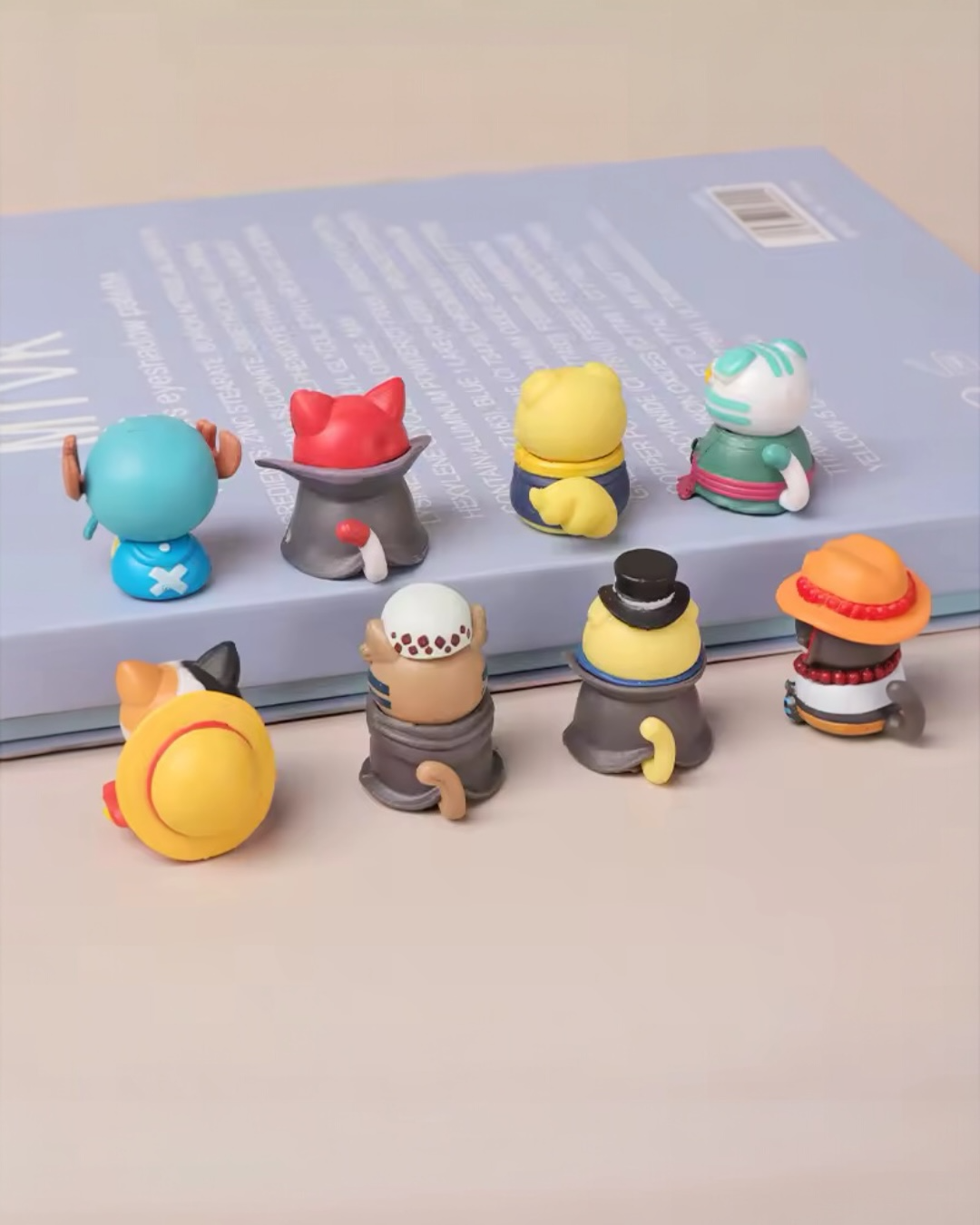 Set de 8 figuras gatitos One Piece 3 cm