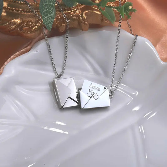 Collar sobre con cartita "Love you" de acero inoxidable plateado