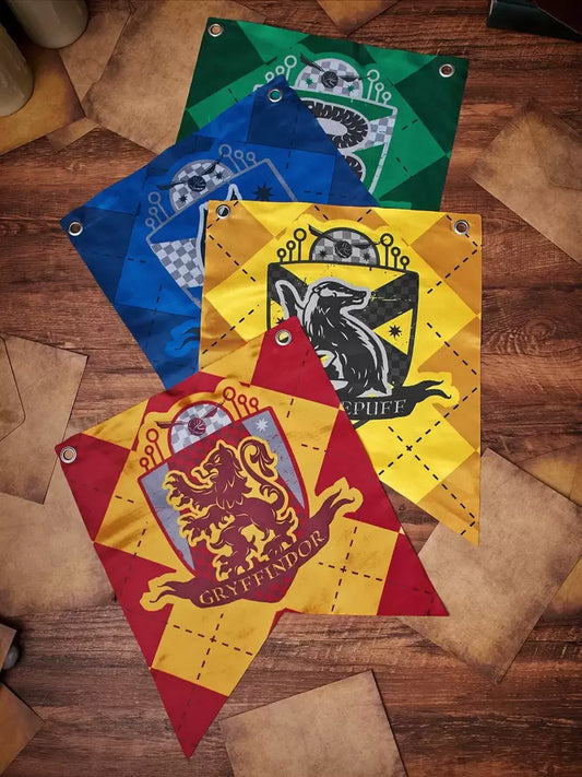Set de 4 banderines casas Hogwarts 35 x 30 cm