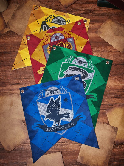 Set de 4 banderines casas Hogwarts 35 x 30 cm