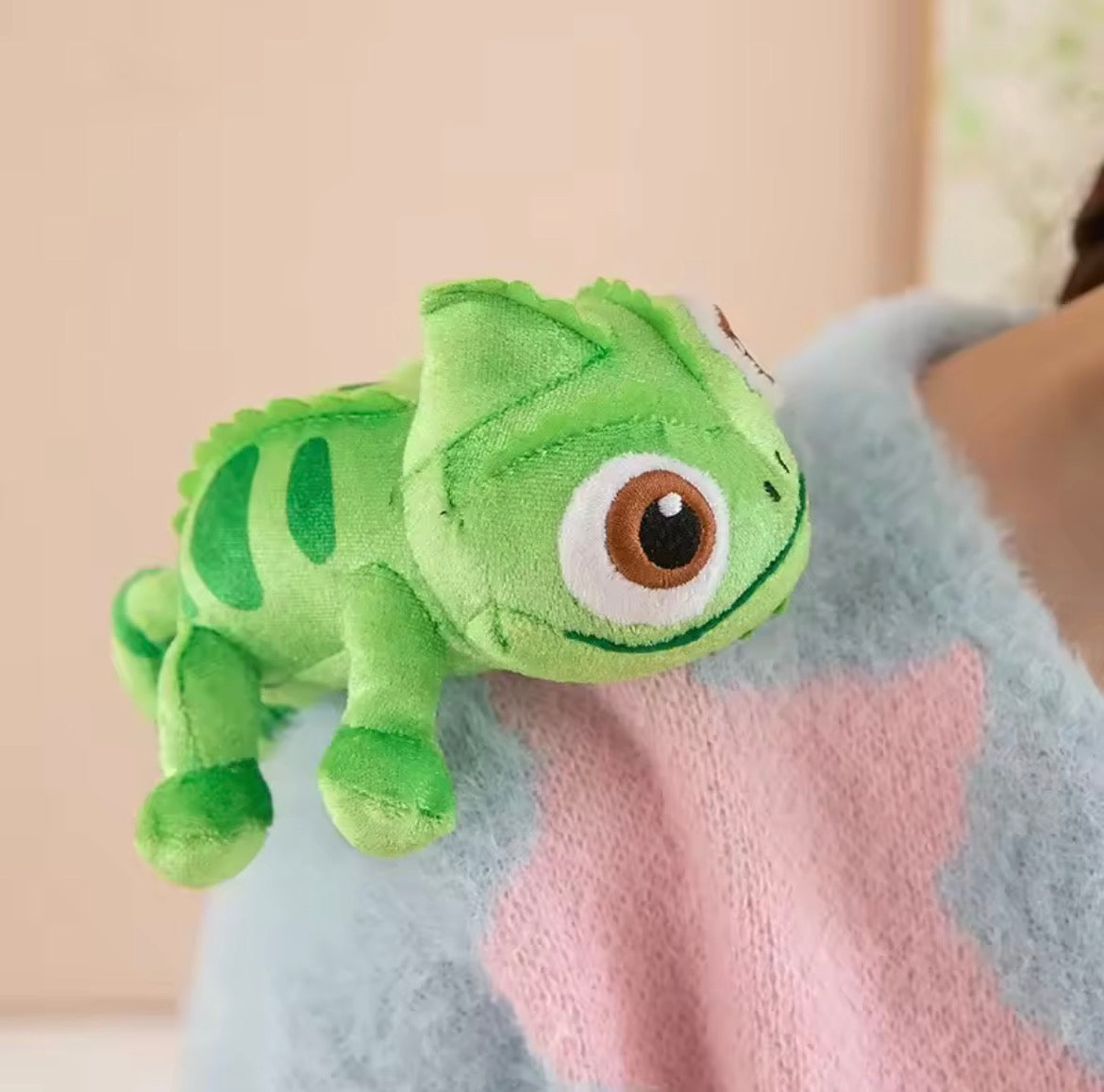 Peluche de Pascal con imán para el hombro