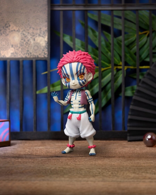 Figura original Q Posket Akaza de Kimetsu no Yaiba (Ver.A)