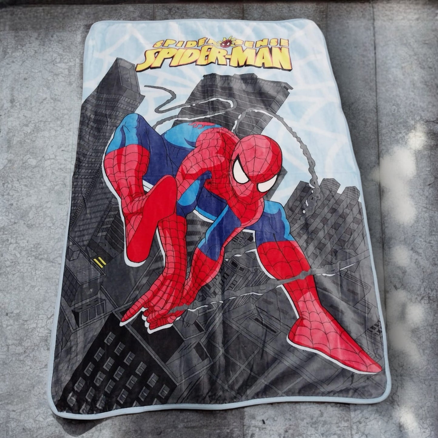 Cobija Spiderman 150 cm x 100 cm