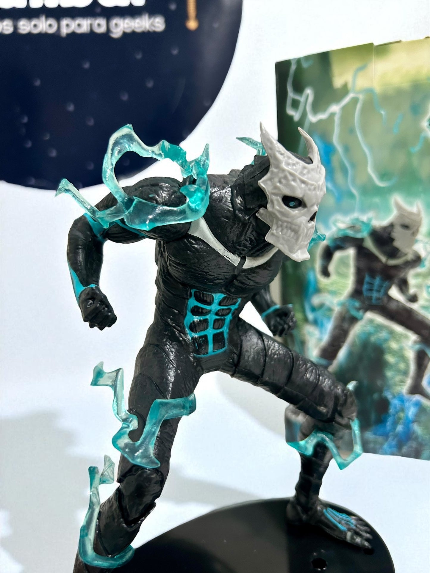 Figura del Kaiju No. 8 de 16 cm