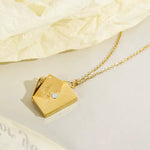 Collar sobre con cartita "Love you" de acero inoxidable dorado
