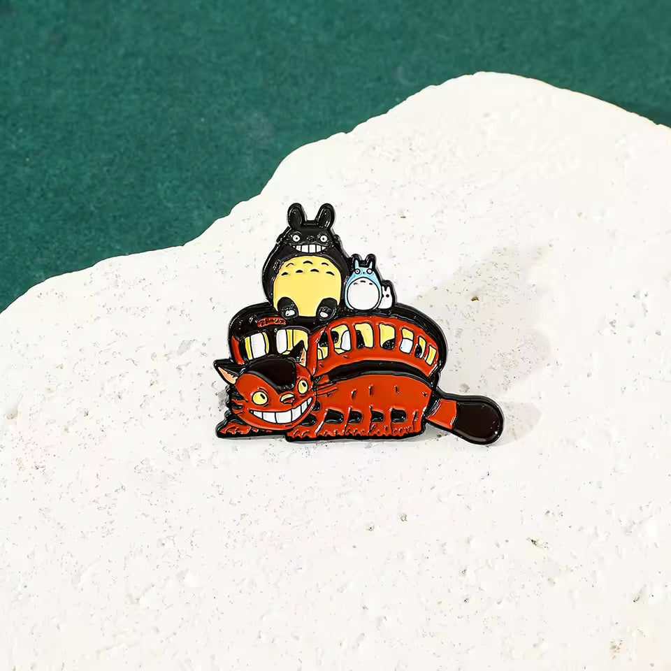 Pin Catbus y Totoro
